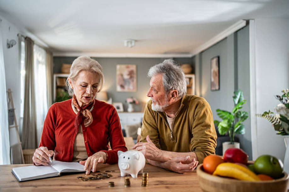 Calculate Reverse Mortgage Costs: Interest, Fees & Long-Term Impact 